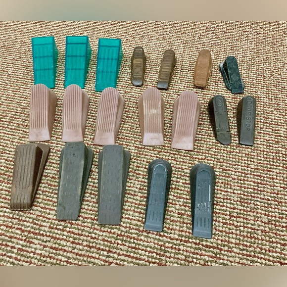 Large Lot of 22 Vtg Heavy Duty Rubber/Plastic Door Stops - Picture 6 of 13
